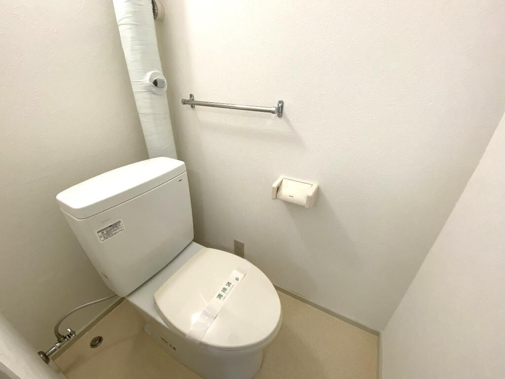 物件内観写真7　(ゆったりとした空間のトイレです)