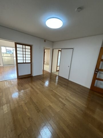 物件内観写真25　(おしゃれな居間です)