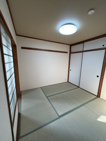 物件内観写真26　(和室があれば、来客や子供用のスペースとして活躍します)