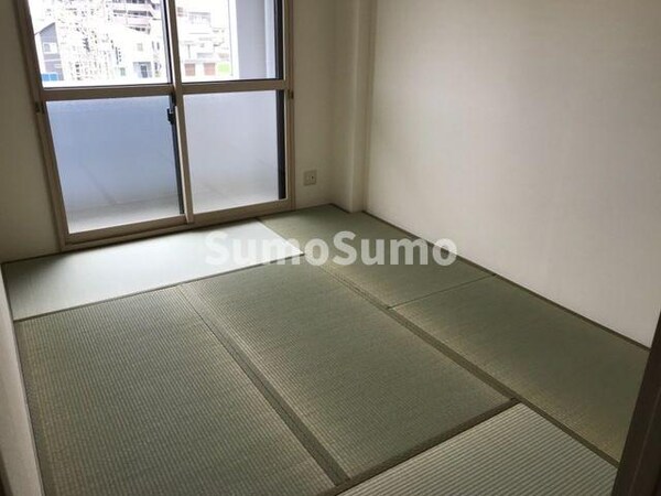 和室(落ち着いた雰囲気の和室付きです)