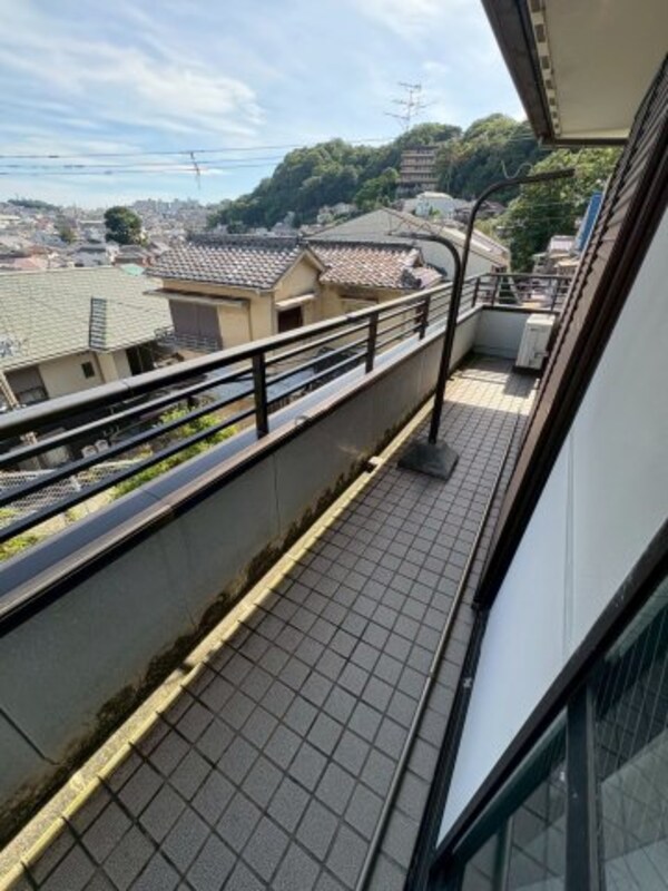 バルコニー(お洗濯にも便利なバルコニー付き)