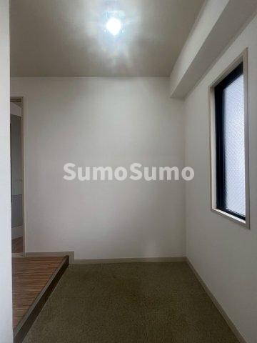 物件内観写真2　(シンプルで使いやすい玄関です)