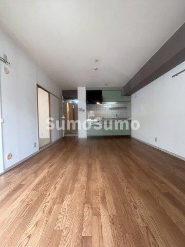 物件内観写真3　(ゆったり過ごせる居間です)