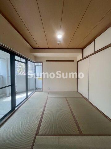 物件内観写真4　(フローリングだけでなく、和室もあります)