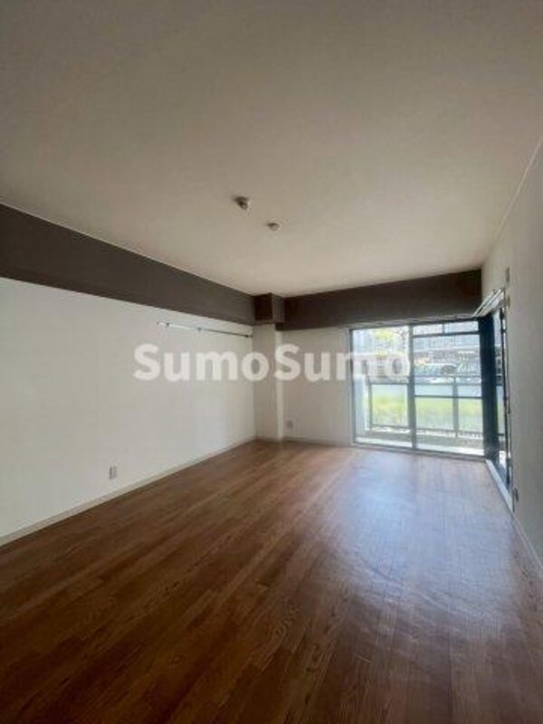 居室(こちらのリビングで趣味の時間をお楽しみください)