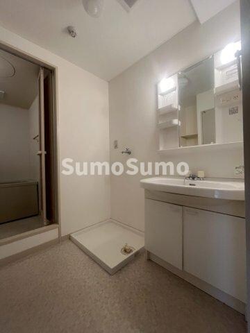 物件内観写真19　(広い洗面スペース)