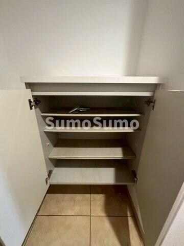 物件内観写真3　(明るい色調の室内です)