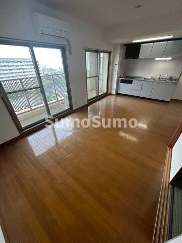 物件内観写真13　(ゆったり過ごせるリビングです)