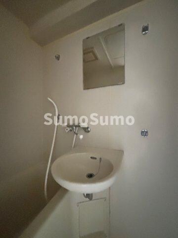 物件内観写真5　(朝の支度にも助かる、独立の洗髪洗面化粧台)