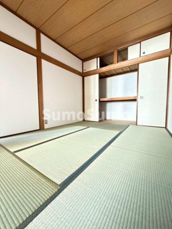 和室(来客時にも便利な和室付き)
