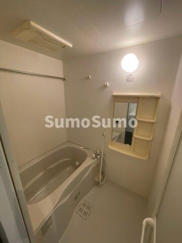 物件内観写真7　(日々の疲れを癒すお風呂付です)