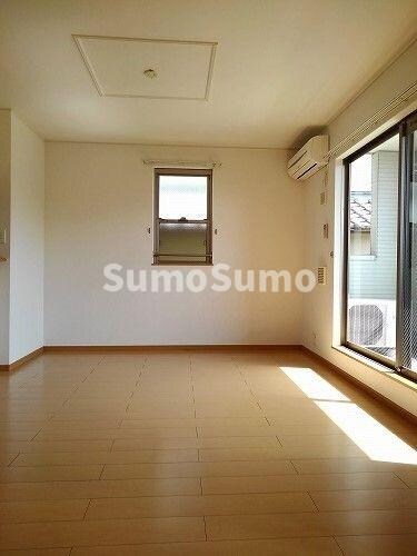 物件内観写真5　(おしゃれなリビングです)