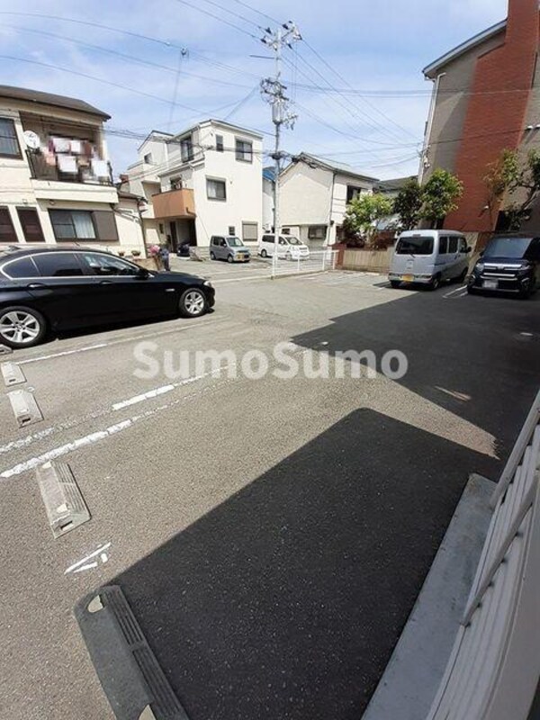 駐車場(駐車場があるので、車を買う予定の方も安心です)