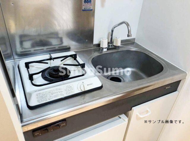 物件内観写真5　(コンパクトなキッチンで掃除もラクラク)