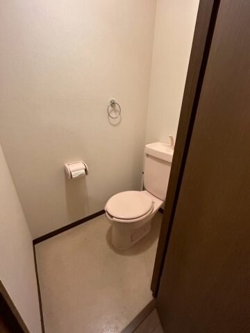 物件内観写真24　(シンプルで使いやすいトイレです)