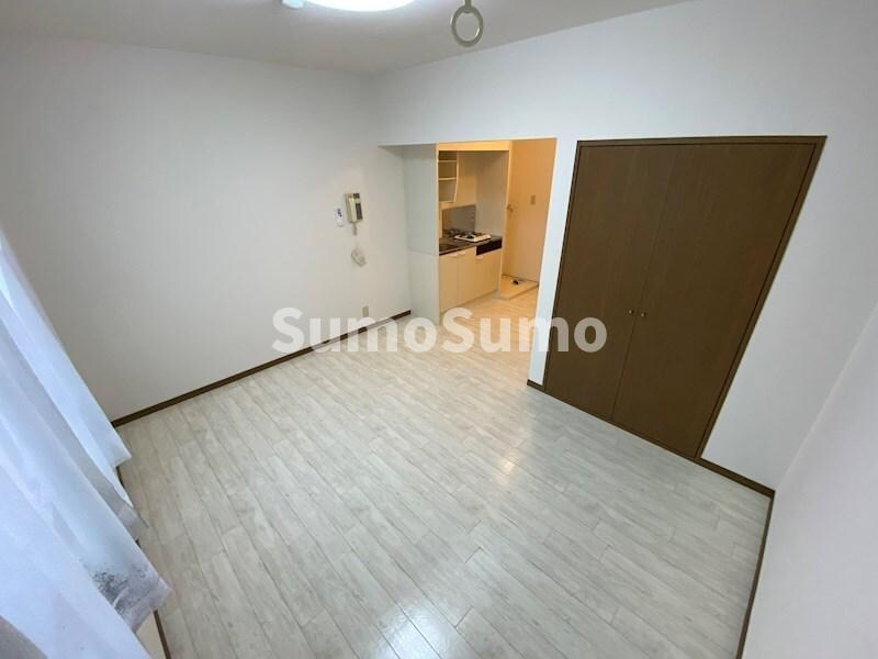 物件内観写真4　(リビングです)