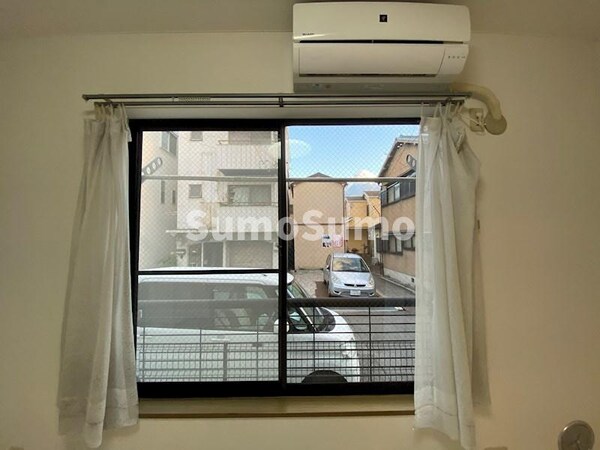 バルコニー(暖かな日差しのふりそそぐバルコニー)