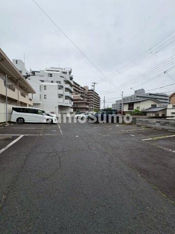 物件外観写真2　(駐車場です)