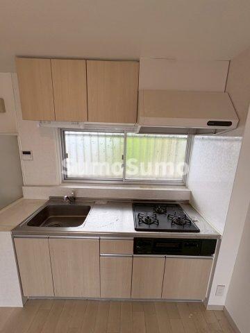 物件内観写真6　(コンパクトなキッチンで掃除もラクラク)