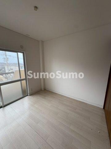 物件内観写真7　(使い勝手のいい寝室です)