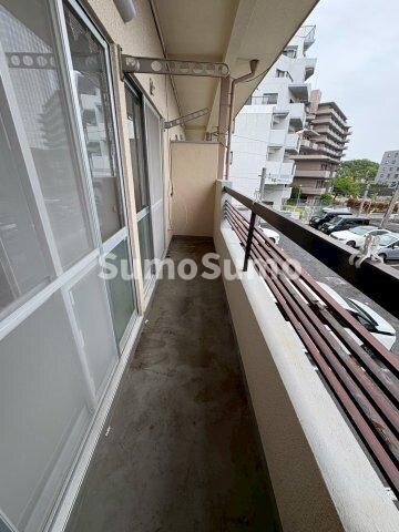 物件内観写真9　(お洗濯にも便利なバルコニー付き)