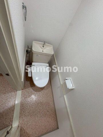 物件内観写真10　(ゆったりとした空間のトイレです)