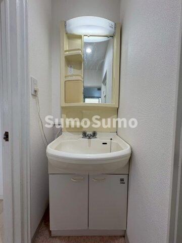 物件内観写真19　(明るい洗面所です)