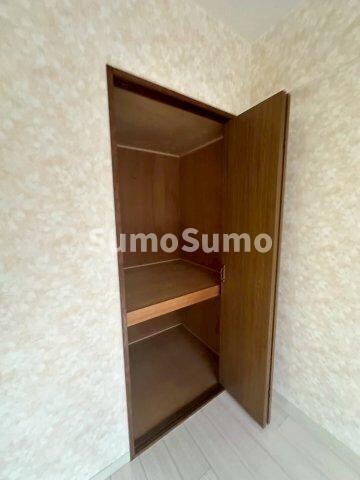 物件内観写真14　(大きなスペースがあり、収納には困りません)