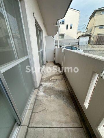 物件内観写真18　(開放的で明るい空間を演出してくれるバルコニーです)