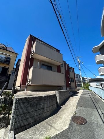 物件外観写真1　(きれいな外観です)