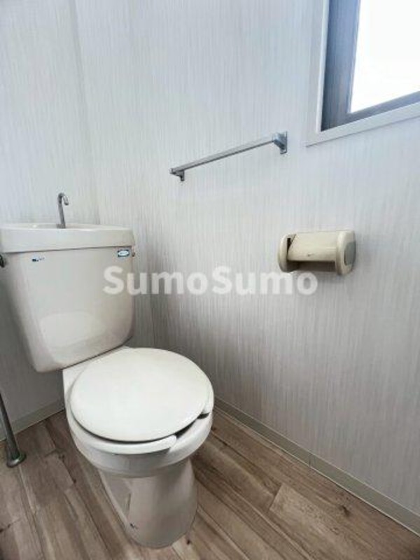 トイレ(落ち着いた色調のトイレです)