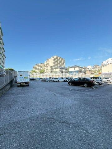 物件外観写真2　(駐車場に車を止められます)