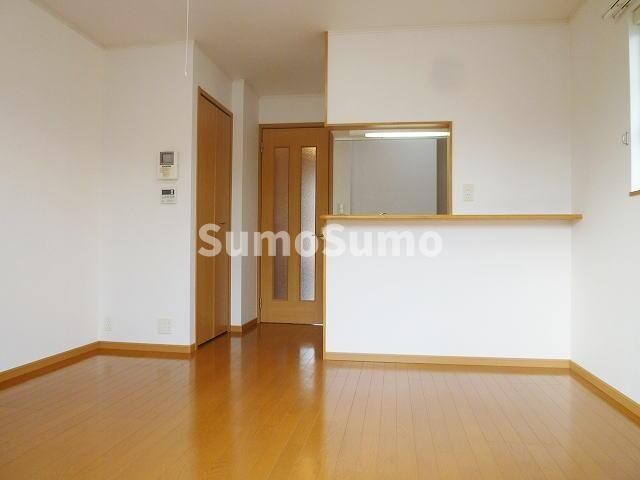 物件内観写真4　(ゆったり過ごせる居間です)