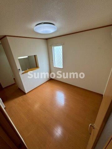 物件内観写真6　(ゆったり過ごせる居間です)