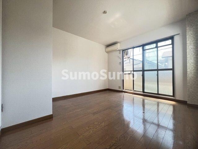 物件内観写真14　(ゆったりとした居間です)