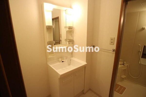 洗面・脱衣所(忙しい朝には欠かせない洗面所です)