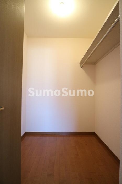 物件内観写真11　(小物を収納するのに便利です)