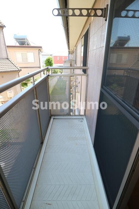 物件内観写真12　(バルコニーからの眺めを楽しみながら食事をしませんか)