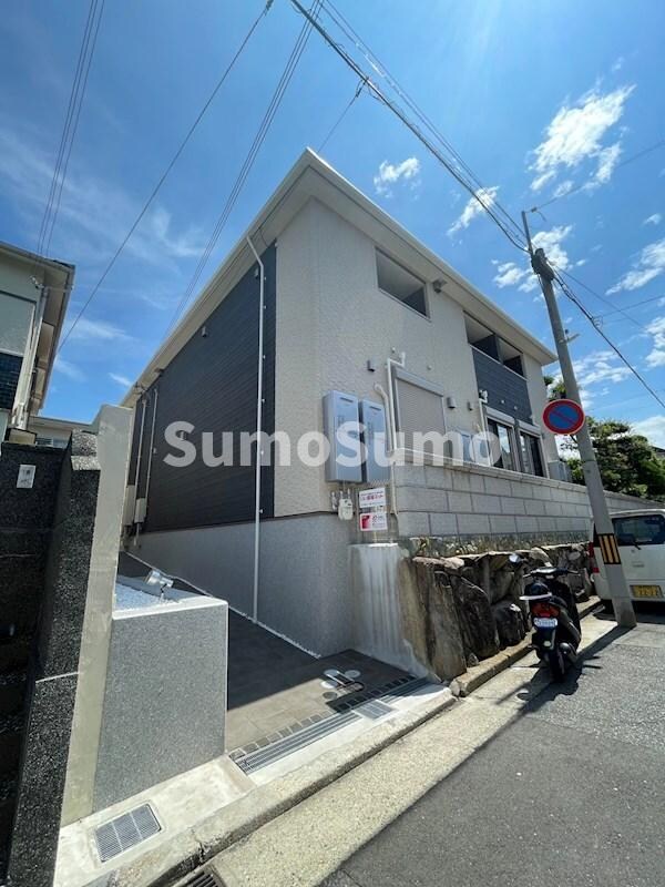 物件外観写真1　(外観もきれいです)