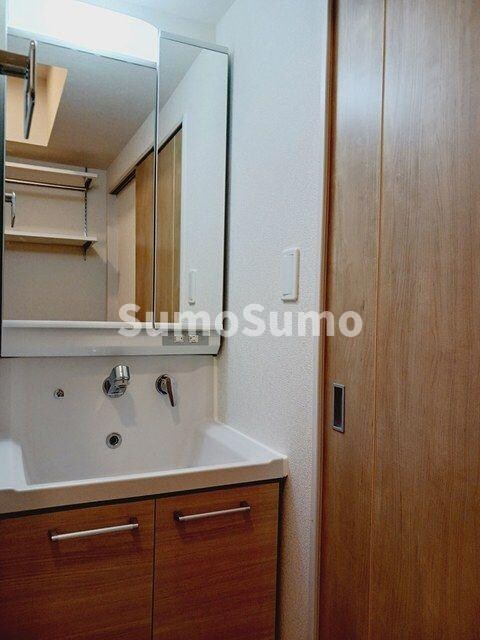 物件内観写真9　(コンパクトで使いやすい洗面所)