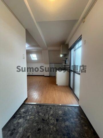 物件内観写真5　(収納もある玄関です)