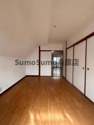 物件内観写真7　(こちらの居間で趣味の時間をお楽しみください)