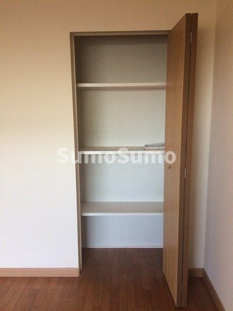 物件内観写真11　(収納豊富です)