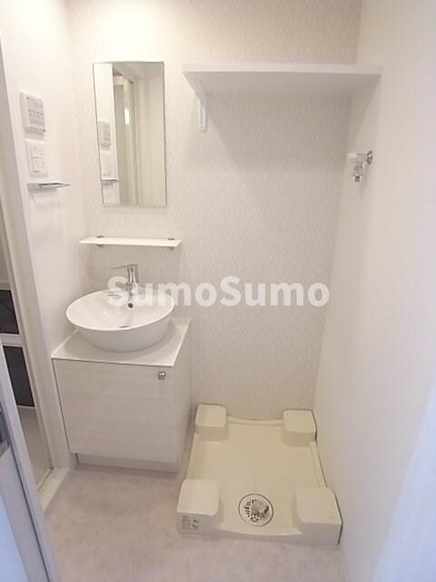 物件内観写真10　(独立洗面化粧台が付いています)