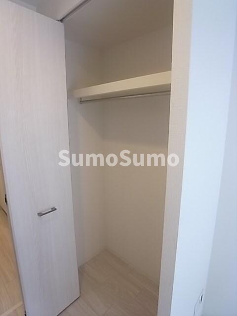 物件内観写真11　(大きなスペースがあり、収納には困りません)