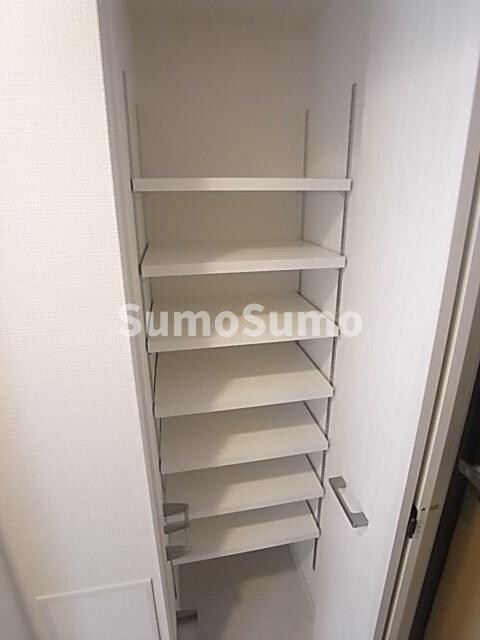 物件内観写真14　(収納豊富です)