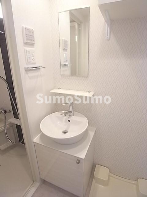 物件内観写真16　(独立洗面台、朝の身支度には欠かせません)