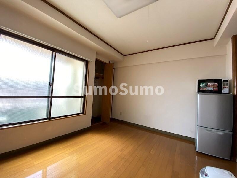 物件内観写真3　(ゆったりとした居間です)