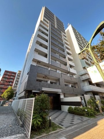 物件外観写真1　(落ち着いた雰囲気の外観です)