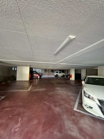 物件外観写真3　(駐車場があります)